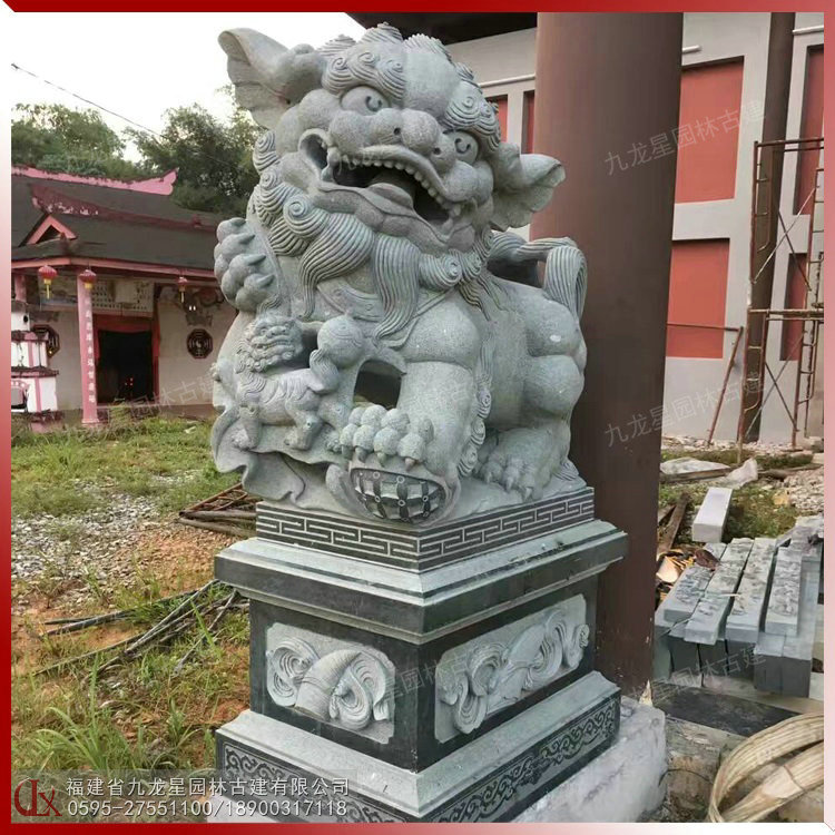 廟門(mén)口青石石獅子圖片