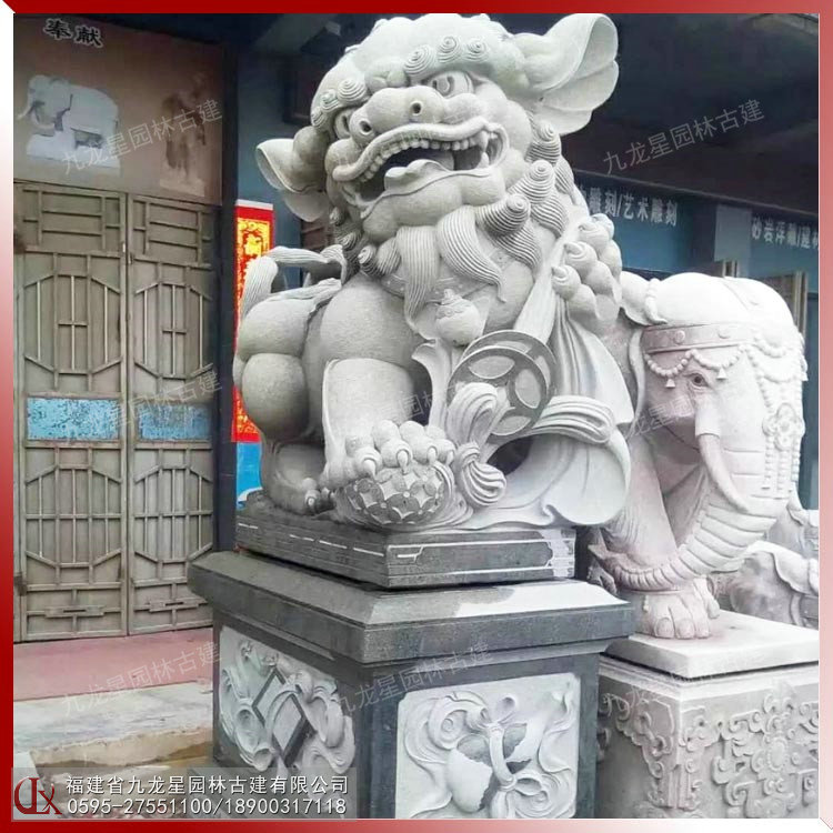 廟門(mén)口青石石獅子圖片